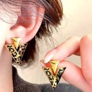 Fashion Earrings V vintage style